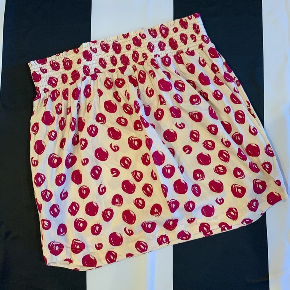 French Connection Dresses & Skirts - FRENCH CONNECTION. Cream Tulip Casual Skirt.